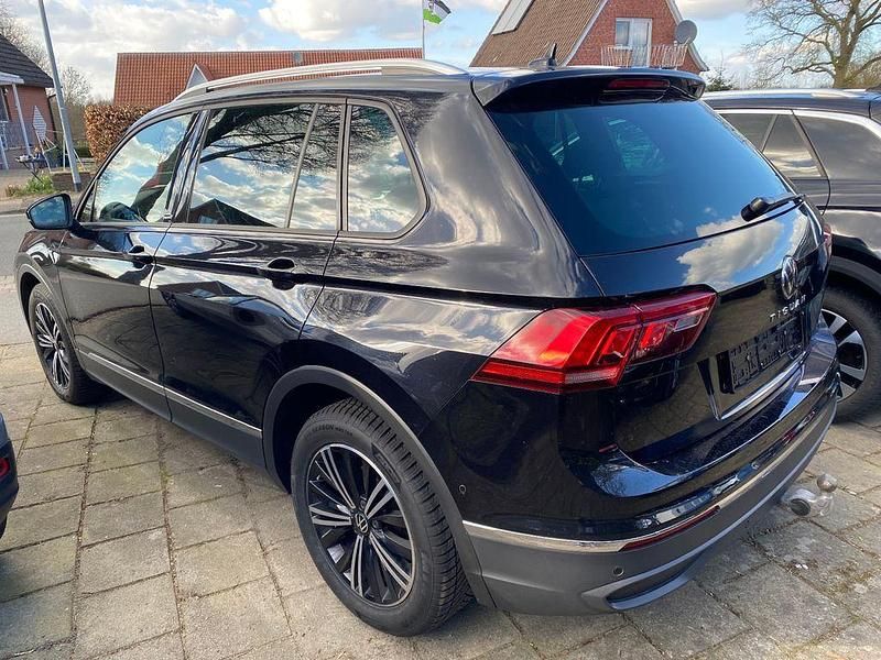 Gebraucht VW Tiguan Active 150 PS (110 kW) 2023 Schwarz SUV