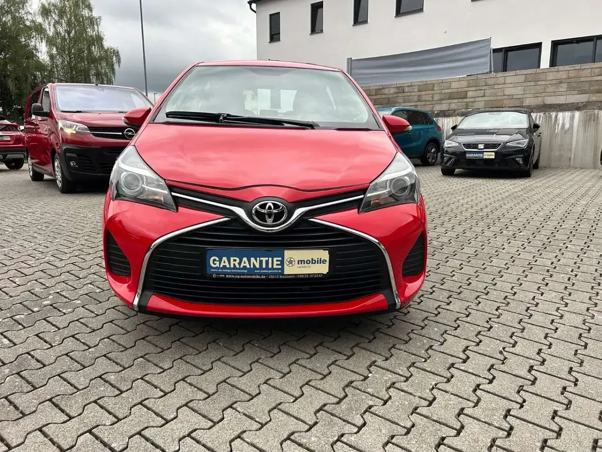 Gebraucht Toyota Yaris Multidrive S 99 PS (72 kW) 2016 Super red v Kleinwagen