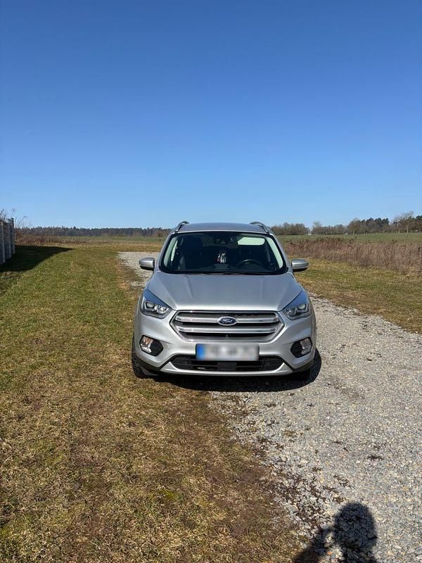 Gebraucht Ford Kuga 150 PS (110 kW) 2018 Silber SUV