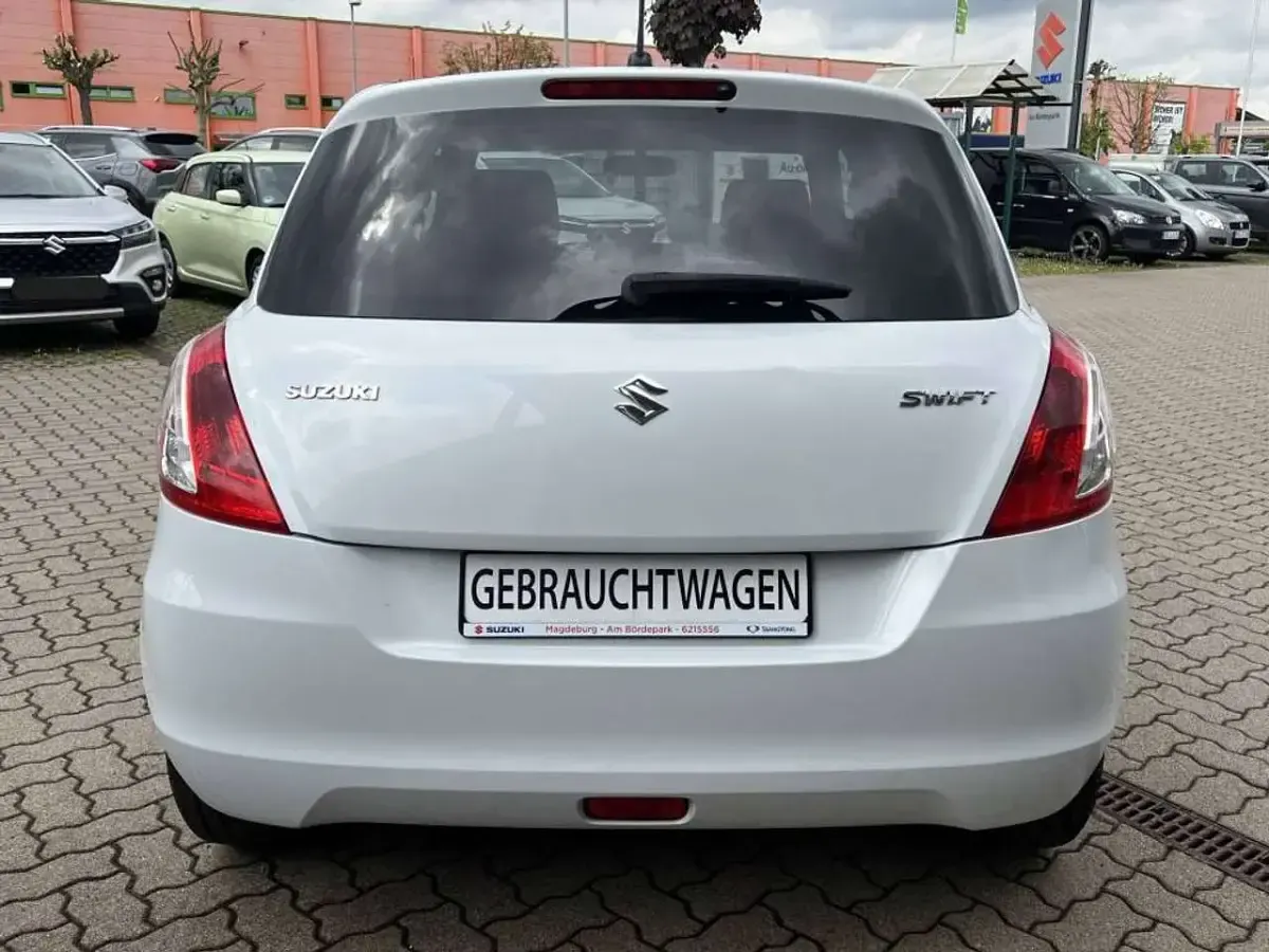 Gebraucht Suzuki Swift X-TRA 94 PS (69 kW) 2016 Pearl cool white metallic Kleinwagen