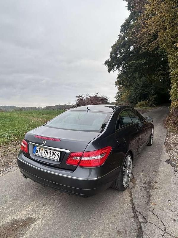 Gebraucht Mercedes E200 Elegance 184 PS (135 kW) 2011 Coupé