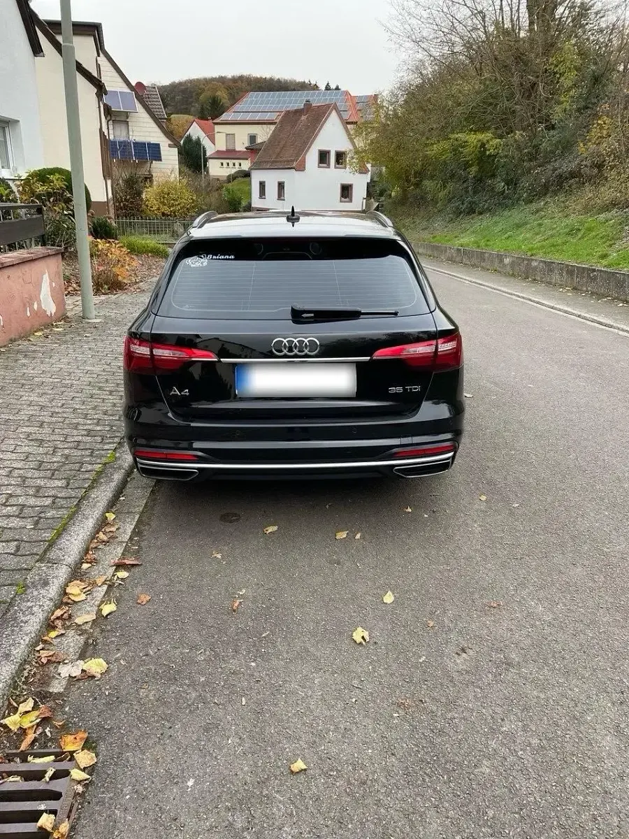 Gebraucht Audi A4 163 PS (119 kW) 2021 Schwarz Kombi