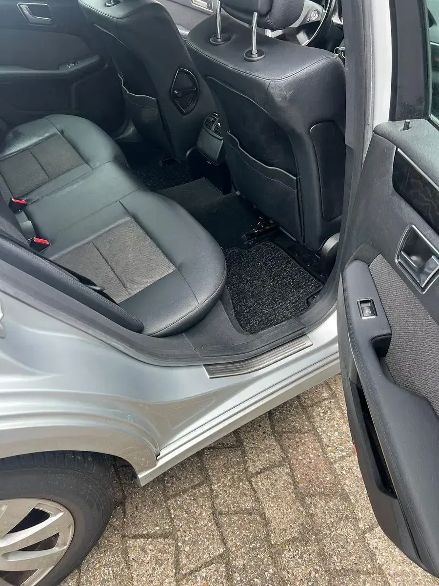 Gebraucht Mercedes E220 Avantgarde 170 PS (125 kW) 2011 Silber Limousine