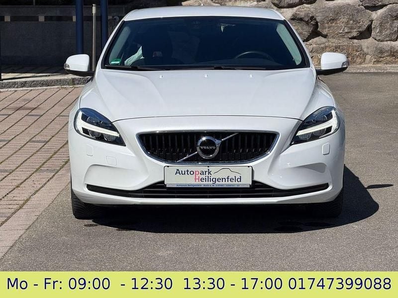 Gebraucht Volvo V40 120 PS (88 kW) 2018 Weiß Limousine