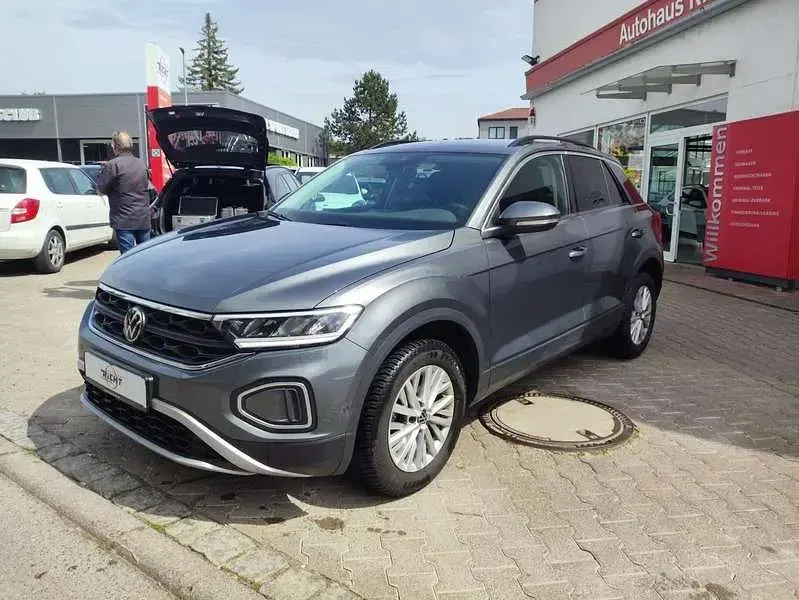 Second-hand VW T-Roc Life 150 CP (110 kW) 2025 Gri SUV