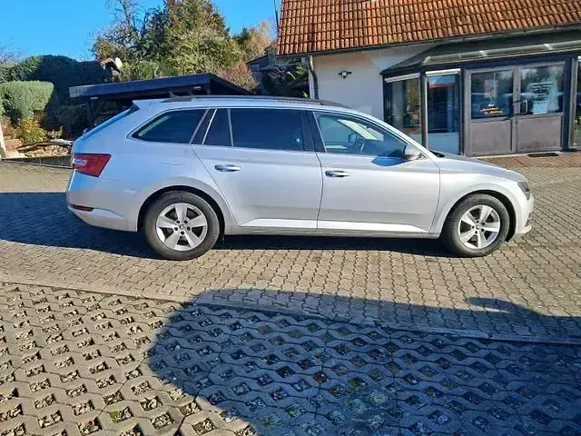 Gebraucht Skoda Superb 150 PS (110 kW) 2023 Silber Limousine