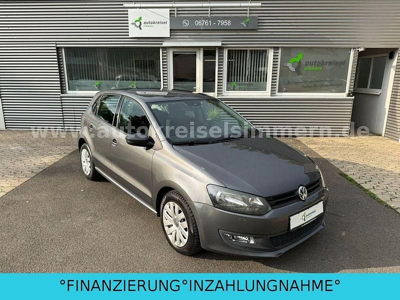 Grau Gebraucht 2013 VW Polo Trendline Limousine | 7.390 € (Fairer Preis) - Bild 1/4