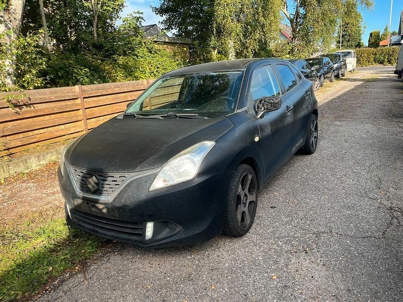 Grau Gebraucht 2016 Suzuki Baleno Active Limousine | 3.100 € - Bild 1/4