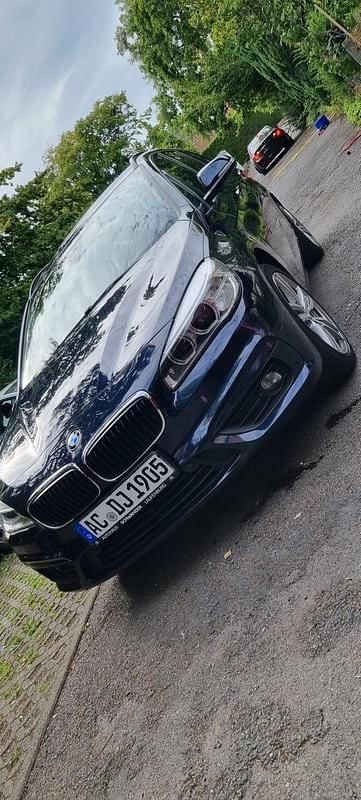 Blau Gebraucht 2016 BMW 218 Kombi | 10.400 € (Superpreis) - Bild 1/4