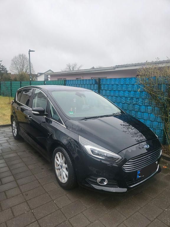 Gebraucht Ford S-MAX Titanium 179 PS (131 kW) 2016 Schwarz Van / Kleinbus