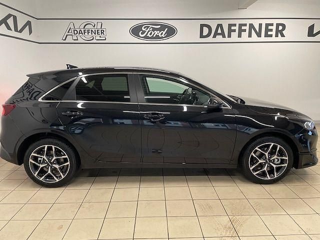 Neu Kia Ceed 140 PS (102 kW) 2025 (1k) black pearl m Kleinwagen