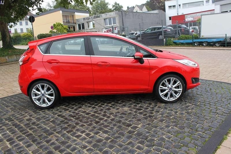 Gebraucht Ford Fiesta Titanium 140 PS (102 kW) 2017 Rot Kleinwagen