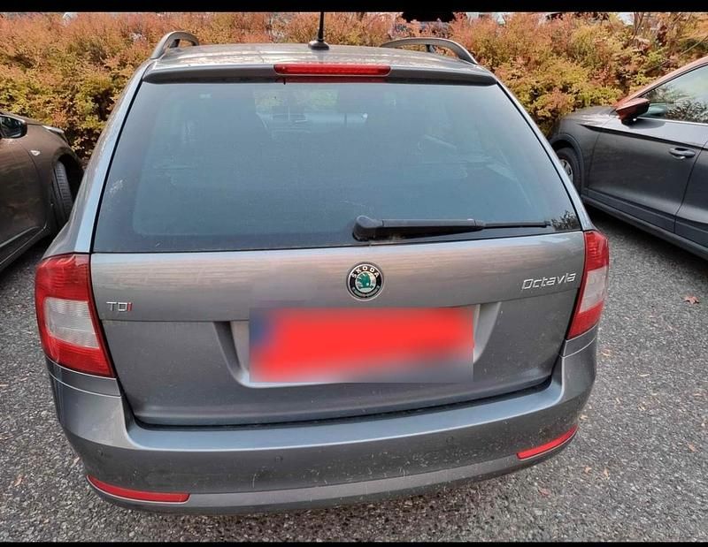 Gebraucht Skoda Octavia 140 PS (102 kW) 2013 Grau Kombi