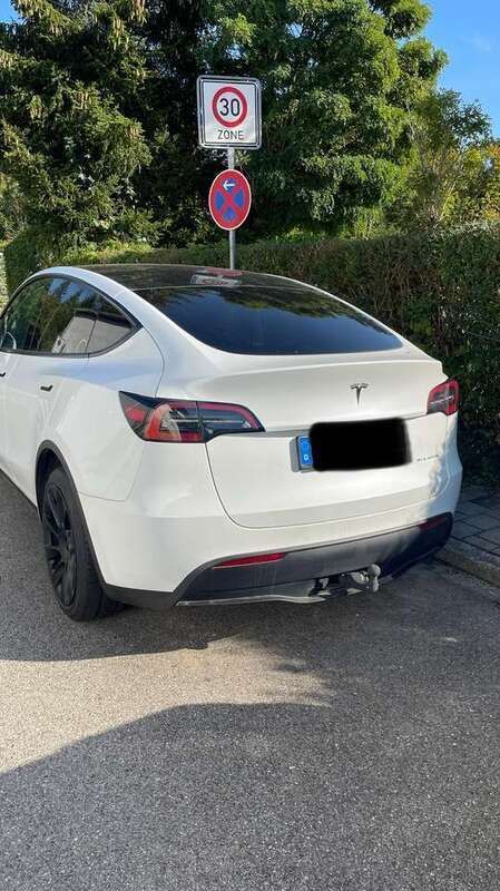 Weiß Gebraucht 2022 Tesla Model Y Long Range SUV | 37.000 € - Bild 1/4