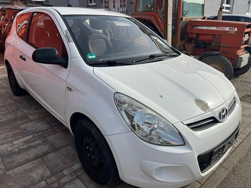 Gebraucht Hyundai i20 Edition 77 PS (56 kW) 2011 Weiß Kleinwagen