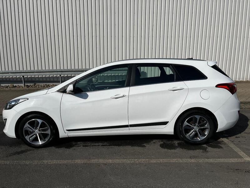 Weiß Gebraucht 2016 Hyundai i30 Style Kombi | 6.300 € (Guter Preis) - Bild 1/4