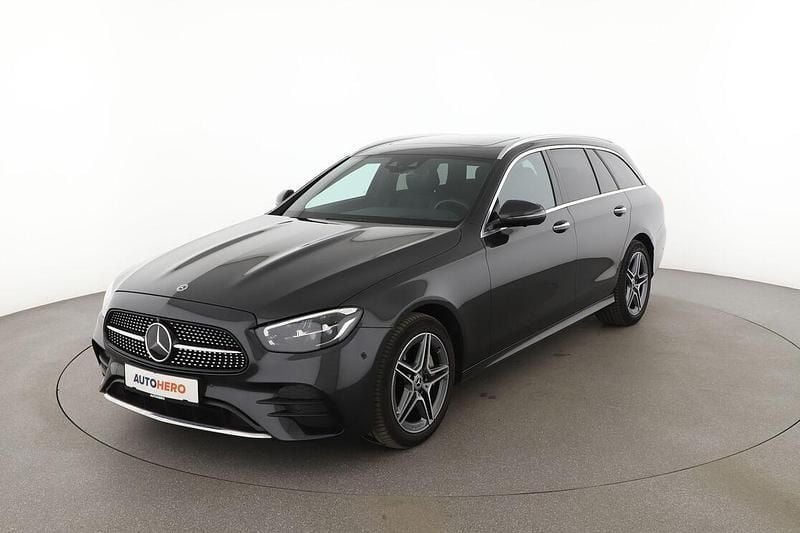 Grau Gebraucht 2022 Mercedes E400 AMG line Kombi | 48.120 € (Guter Preis) - Bild 1/3
