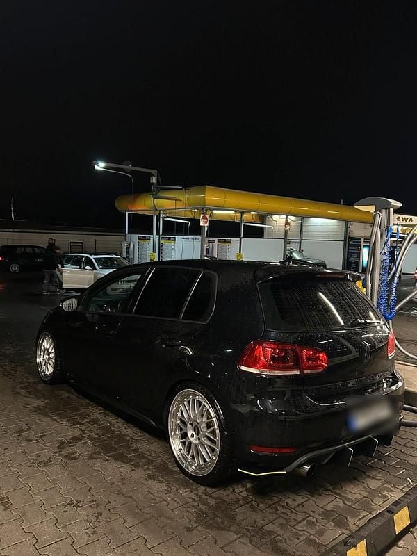 Schwarz Gebraucht 2011 VW Golf VI GTI Kleinwagen | 11.000 € - Bild 1/4