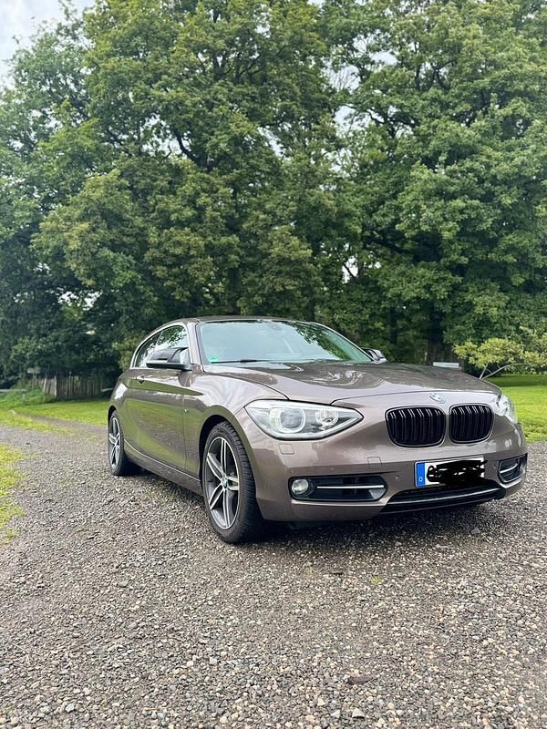Braun Gebraucht 2013 BMW 125 Coupé Sport Line Coupé | 8.999 € - Bild 1/4