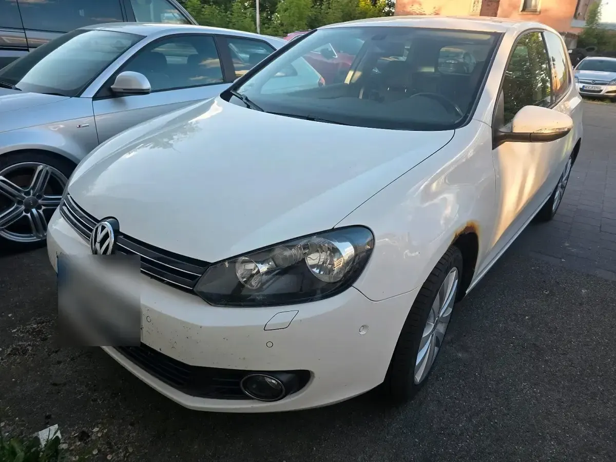 Gebraucht VW Golf VI 105 PS (77 kW) 2010 Weiß Kleinwagen