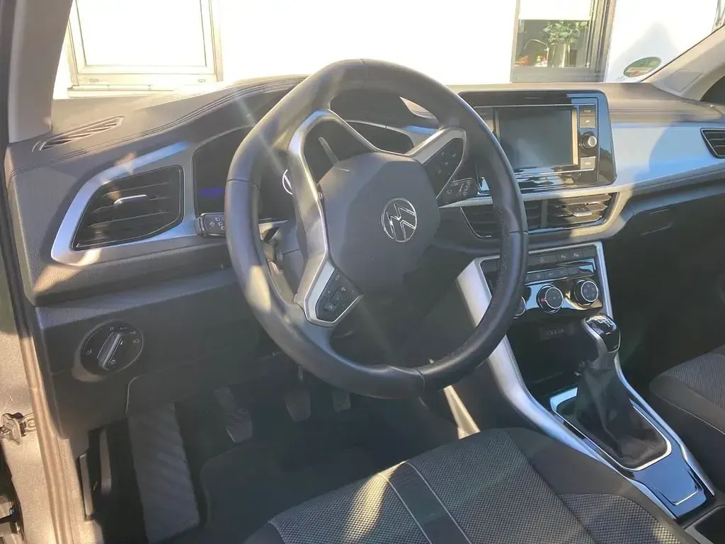 Gebraucht VW T-Roc Life 110 PS (80 kW) 2023 Grau SUV
