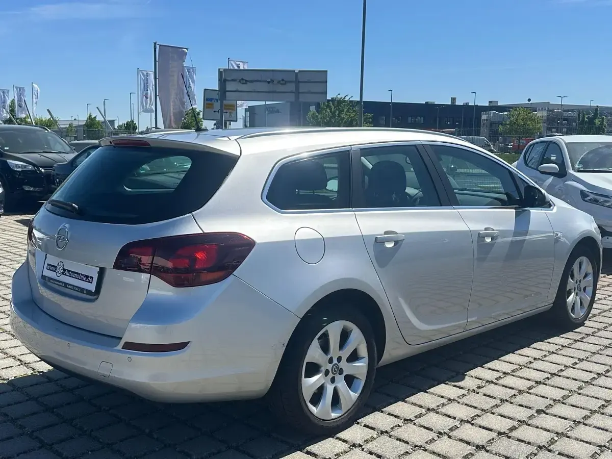 Gebraucht Opel Astra Innovation 116 PS (85 kW) 2011 Silber Kombi