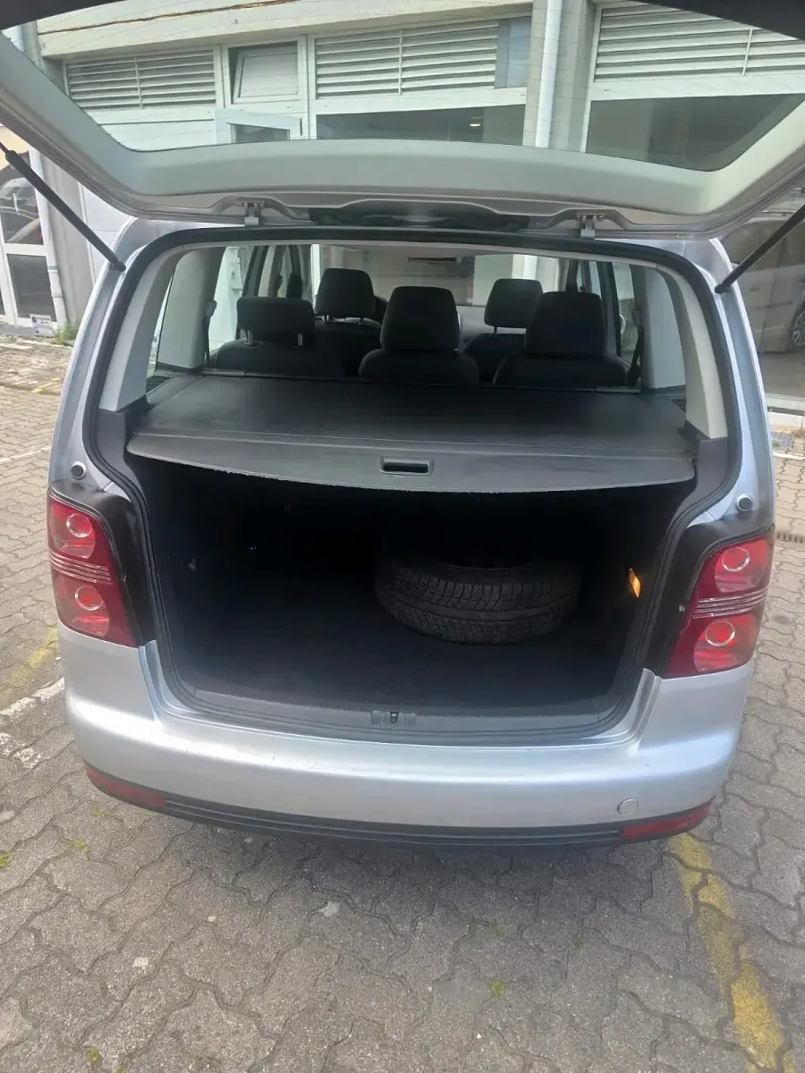 Gebraucht VW Touran 116 PS (85 kW) 2009 Braun Van / Kleinbus