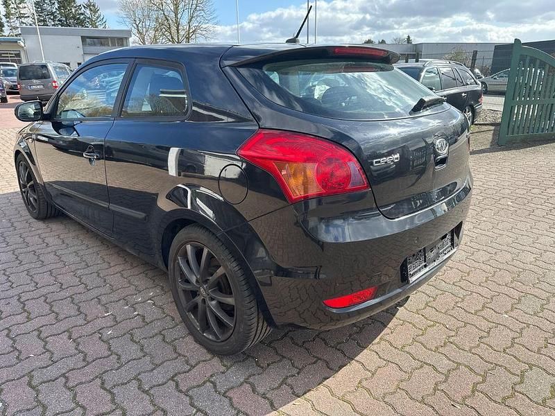 Gebraucht Kia ProCeed 116 PS (85 kW) 2012 Schwarz Kleinwagen