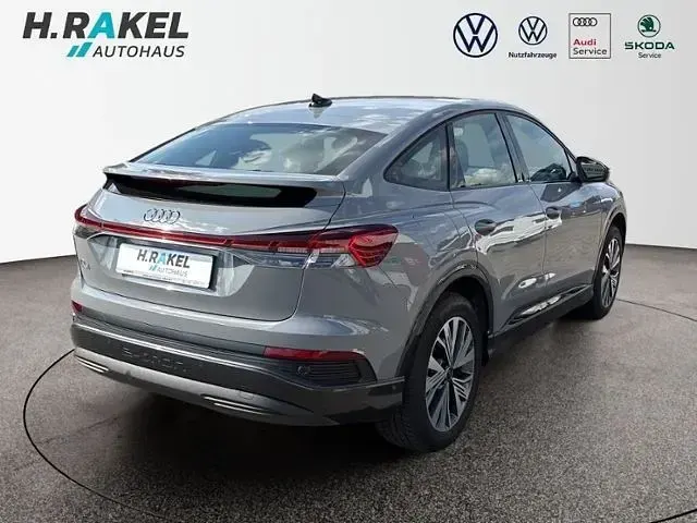 Gebraucht Audi Q4 Sportback e-tron Performance 150 kW (204 PS) 2023 Silber SUV