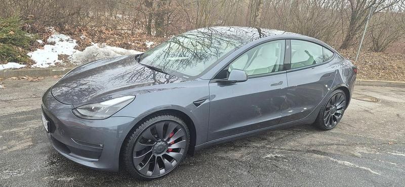 Grau Gebraucht 2021 Tesla Model 3 Limousine | 27.500 € (Fairer Preis) - Bild 1/4