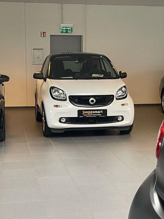 Weiß Gebraucht 2019 Smart ForTwo Electric Drive Coupé | 9.999 € (Fairer Preis) - Bild 1/4
