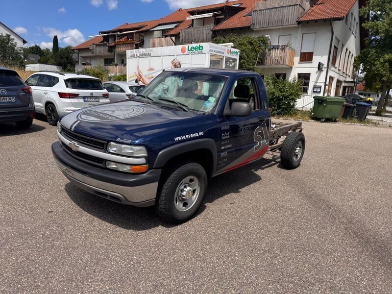 Blau Gebraucht 2001 Chevrolet Silverado SUV | 8.900 € - Bild 1/4