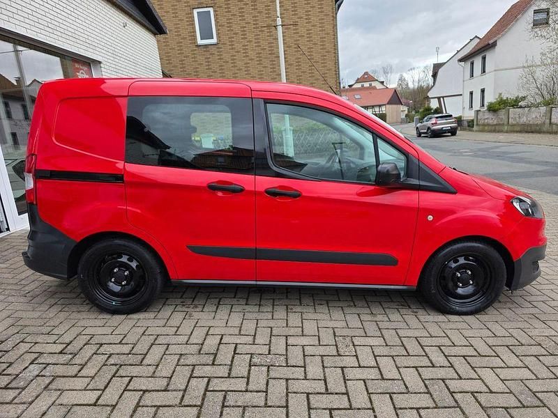 Gebraucht Ford Transit Basis 95 PS (69 kW) 2017 Rot Van / Kleinbus