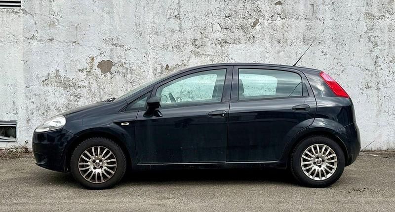 Gebraucht Fiat Punto 69 PS (50 kW) 2013 Schwarz Kleinwagen