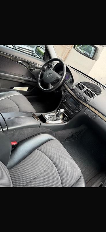 Gebraucht Mercedes E220 Avantgarde 150 PS (110 kW) 2003 Silber Limousine