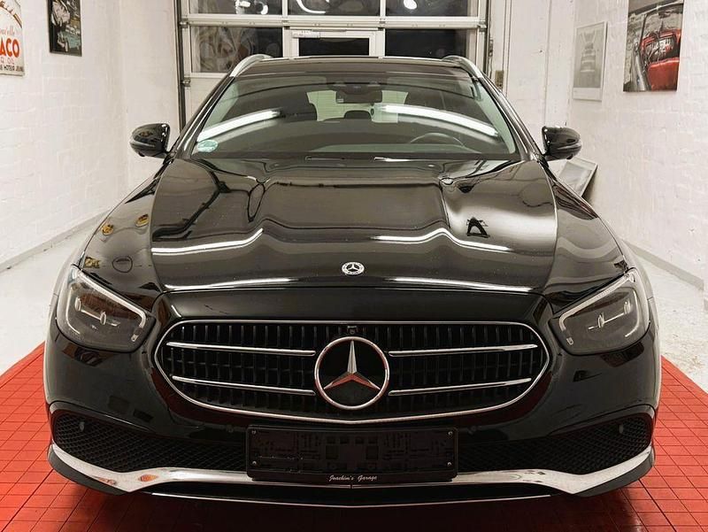 Gebraucht Mercedes E300 320 PS (235 kW) 2022 Schwarz Limousine