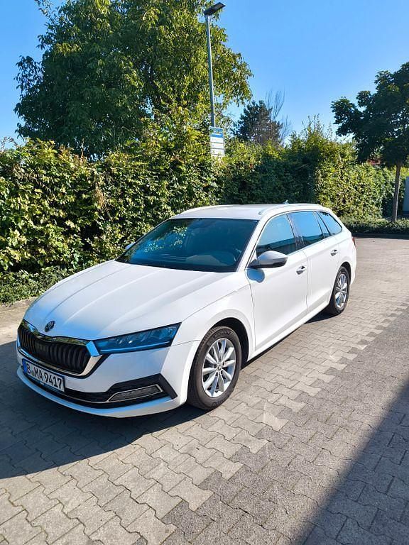 Weiß Gebraucht 2020 Skoda Octavia Active Kombi | 18.000 € (Fairer Preis) - Bild 1/4
