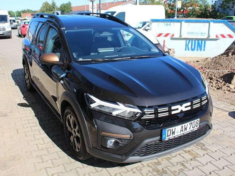 Perlmuttschwarz Gebraucht 2024 Dacia Jogger Extreme Van / Kleinbus | 22.990 € (Fairer Preis) - Bild 1/4