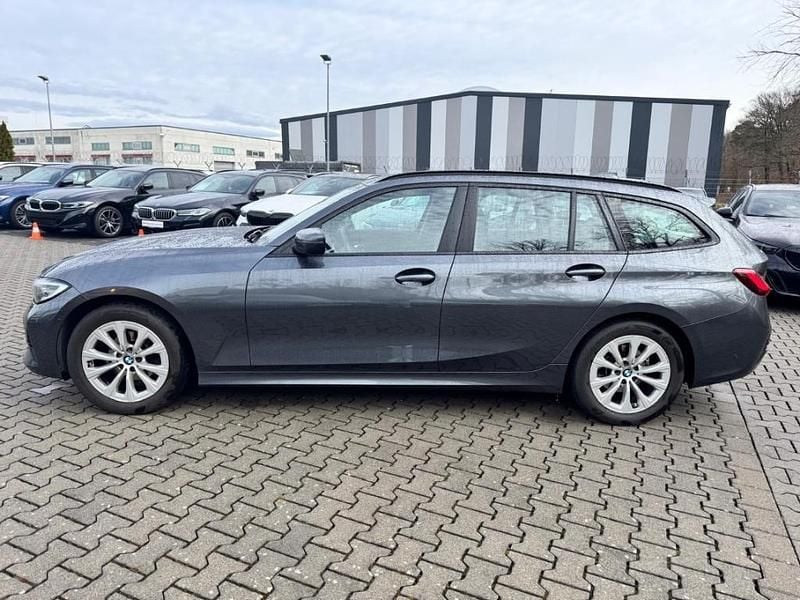 Gebraucht BMW 318 Advantage 156 PS (114 kW) 2021 Grau Kombi