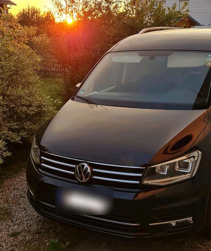 Schwarz Gebraucht 2016 VW Caddy Highline Van / Kleinbus | 16.299 € - Bild 1/4