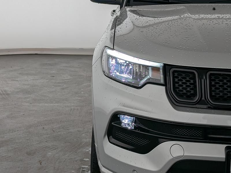Second-hand Jeep Compass 241 CP (177 kW) 2022 Argintiu SUV