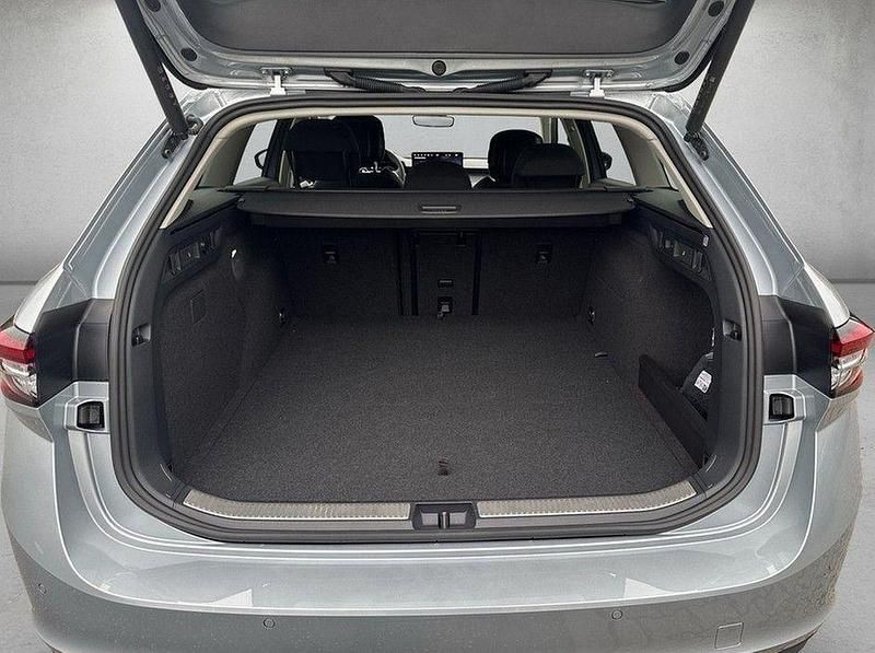 Gebraucht Skoda Superb Selection 150 PS (110 kW) 2025 Silber Kombi