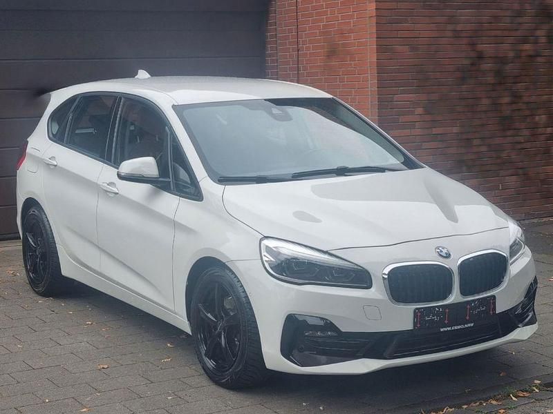 Gebraucht BMW 220 Active Tourer Sport Line 192 PS (141 kW) 2020 Weiß Van / Kleinbus