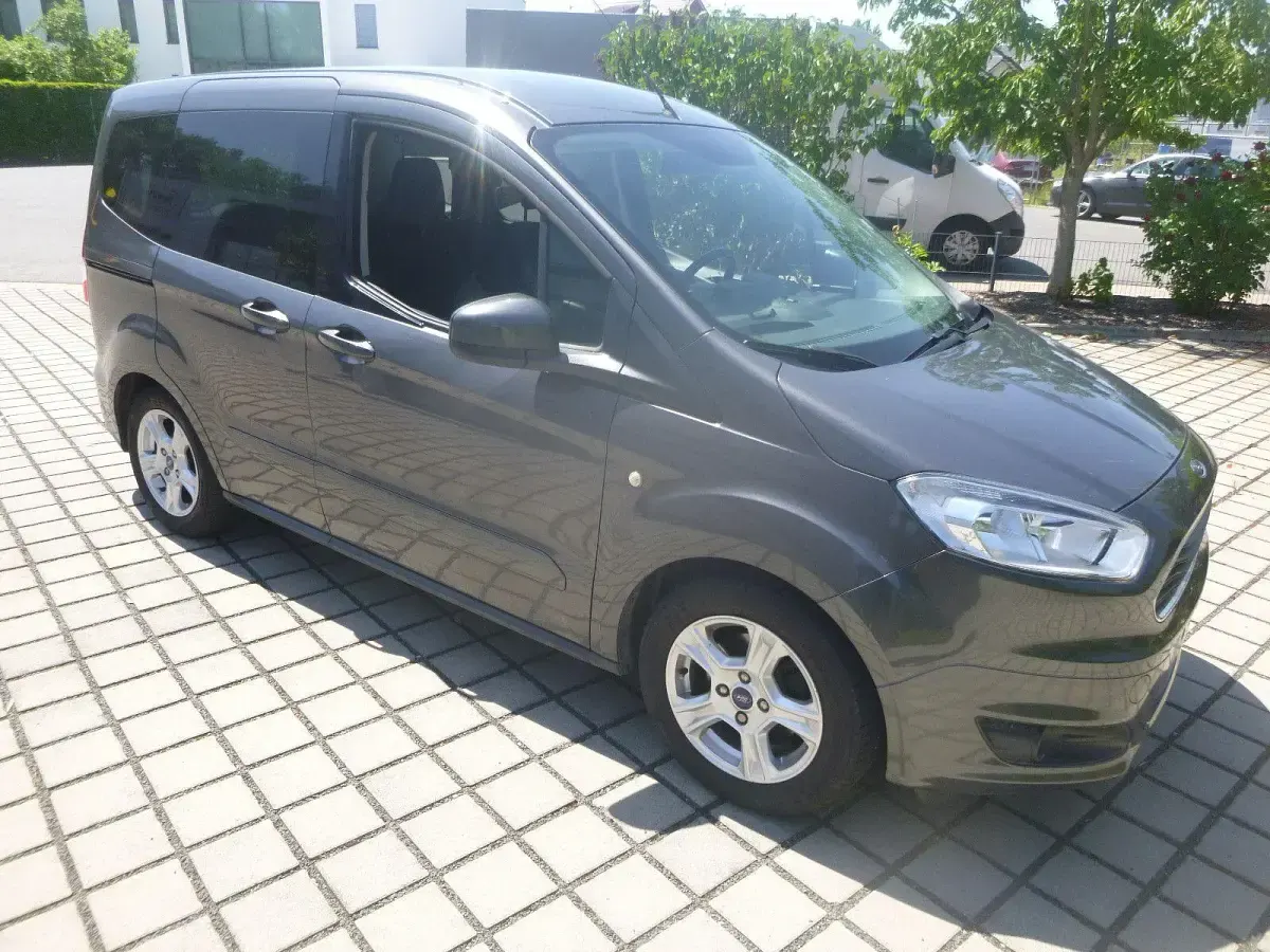 Gebraucht Ford Tourneo Courier Trend 101 PS (74 kW) 2015 Grau Van / Kleinbus