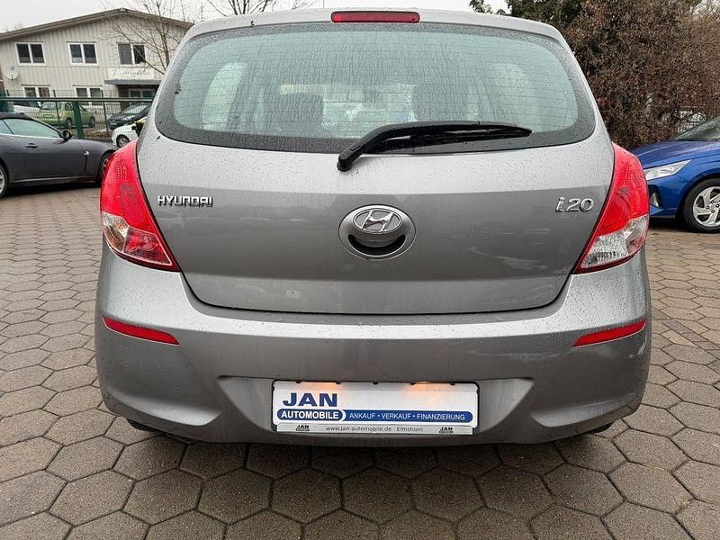 Gebraucht Hyundai i20 Trend 101 PS (74 kW) 2013 Grau Limousine