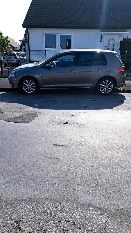 Grau Gebraucht 2015 VW Golf VII Kombi | 11.995 € (Fairer Preis) - Bild 1/4