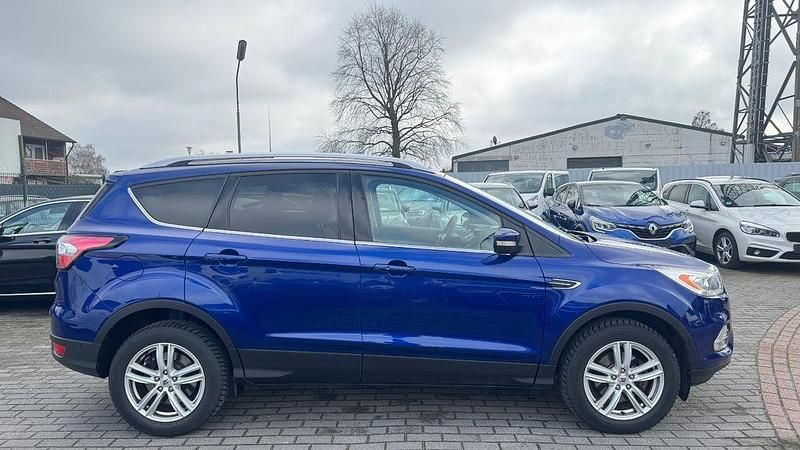 Gebraucht Ford Kuga Titanium 150 PS (110 kW) 2017 Blau SUV