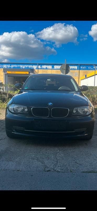 Gebraucht BMW 116 122 PS (89 kW) 2010 Schwarz Kleinwagen
