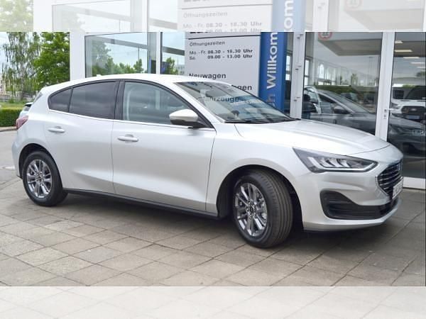 Neu Ford Focus Titanium 125 PS (91 kW) 2025 Silber (moondust silver metallic) Limousine