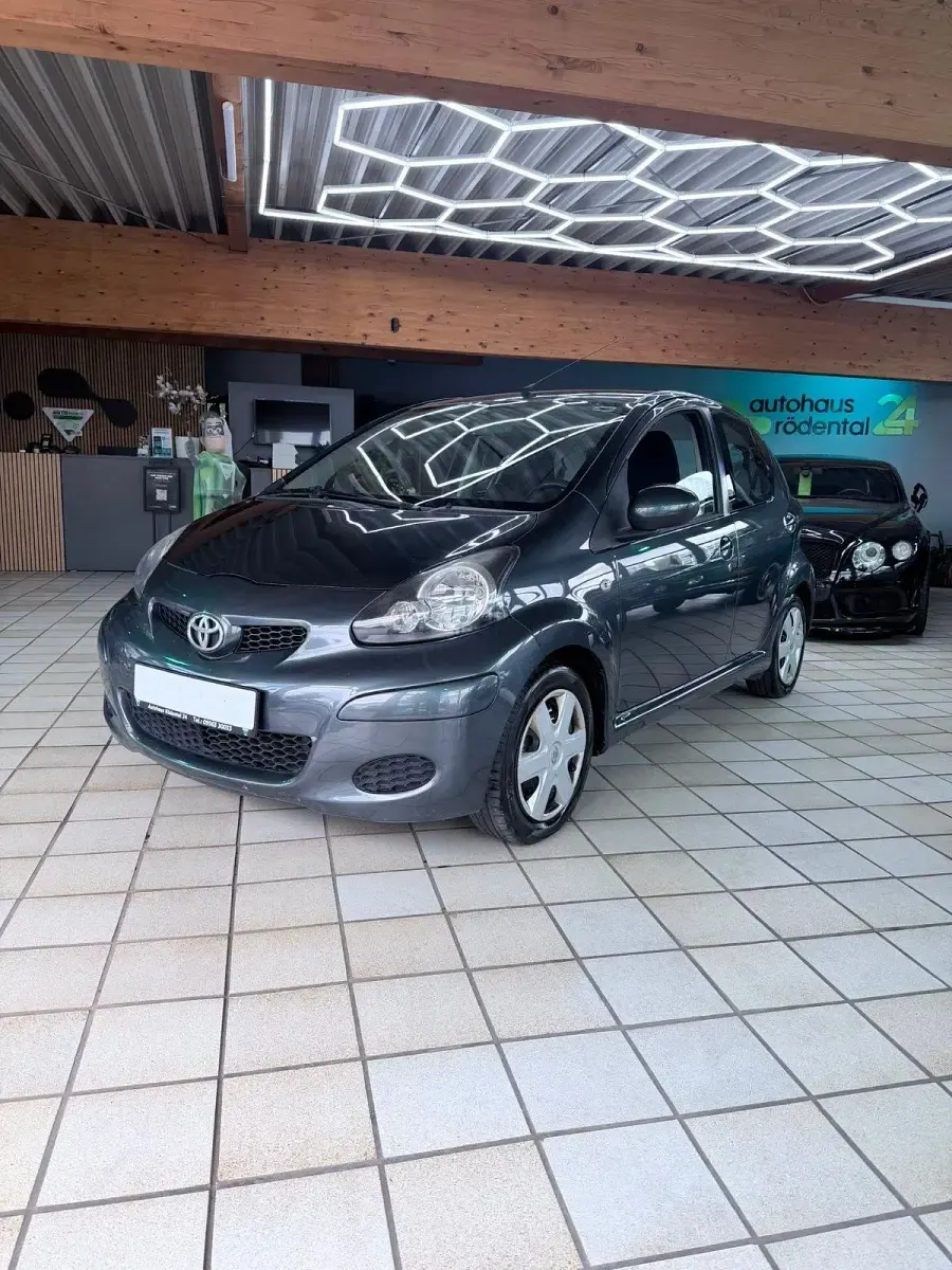 Gebraucht Toyota Aygo Cool 68 PS (50 kW) 2009 Grau Kleinwagen